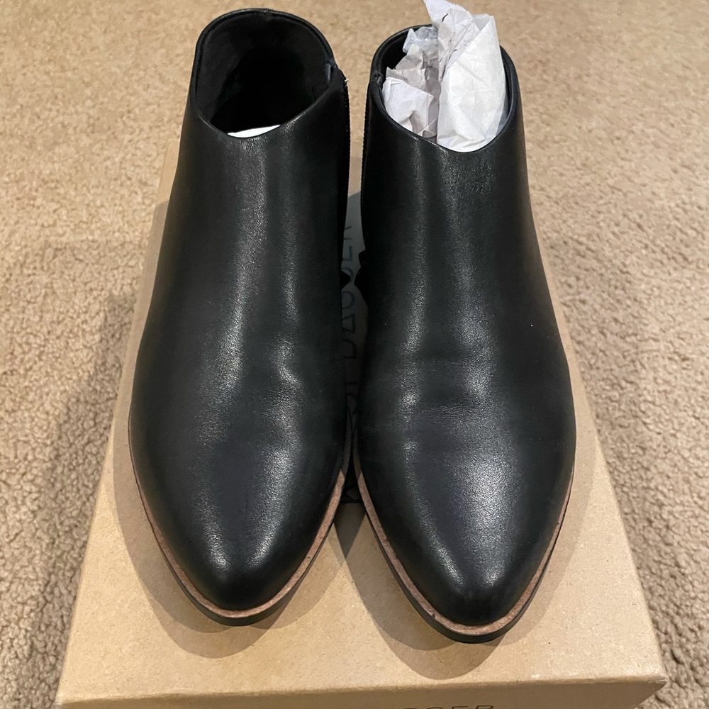 Kelsi Dagger- Alíale Booties size 8.